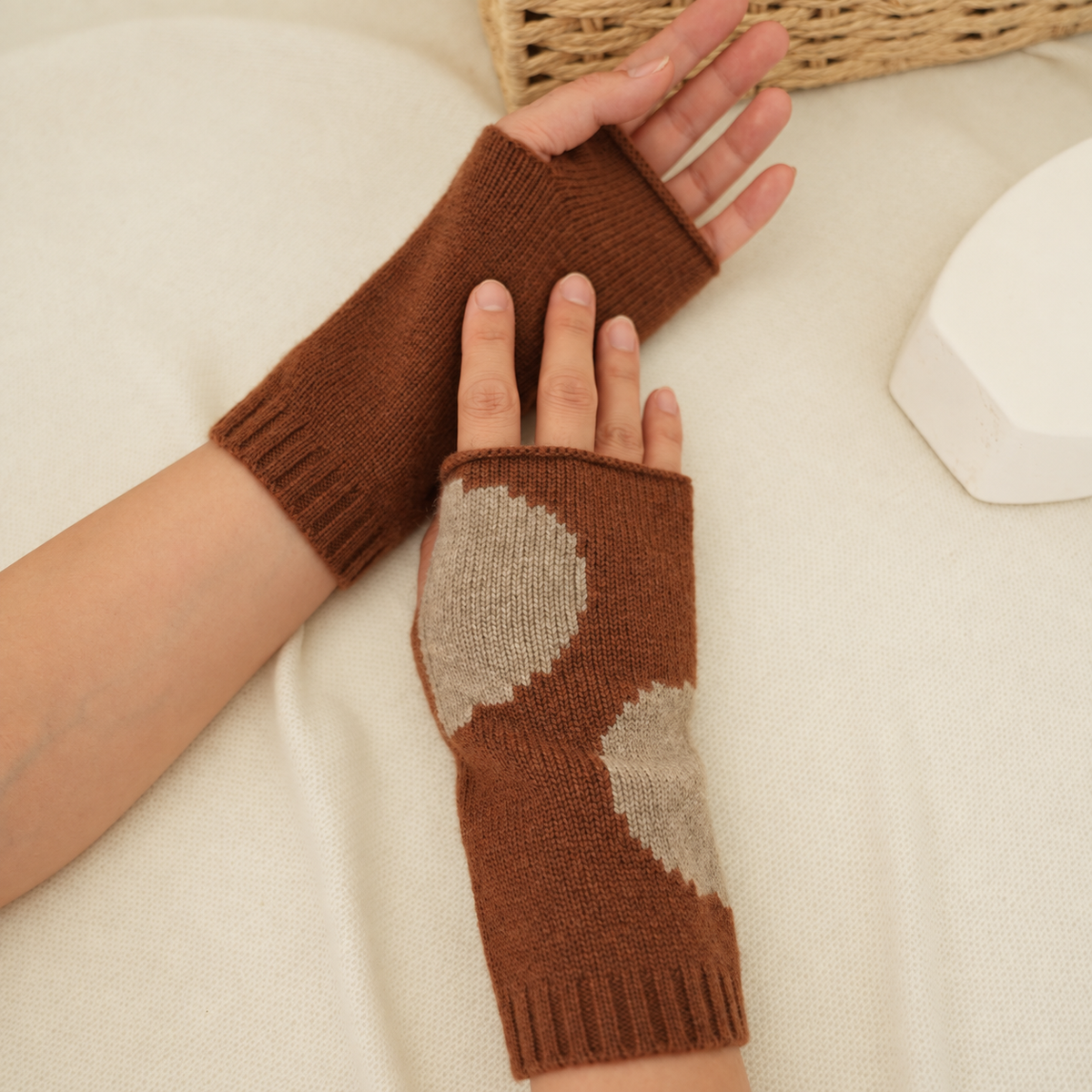 DOTS – 100% Cashmere Fingerless Gloves