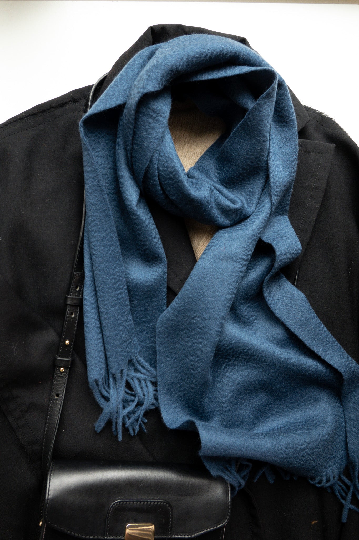 FINE WOVEN - 100% Cashmere Woven Scarf with Fringe