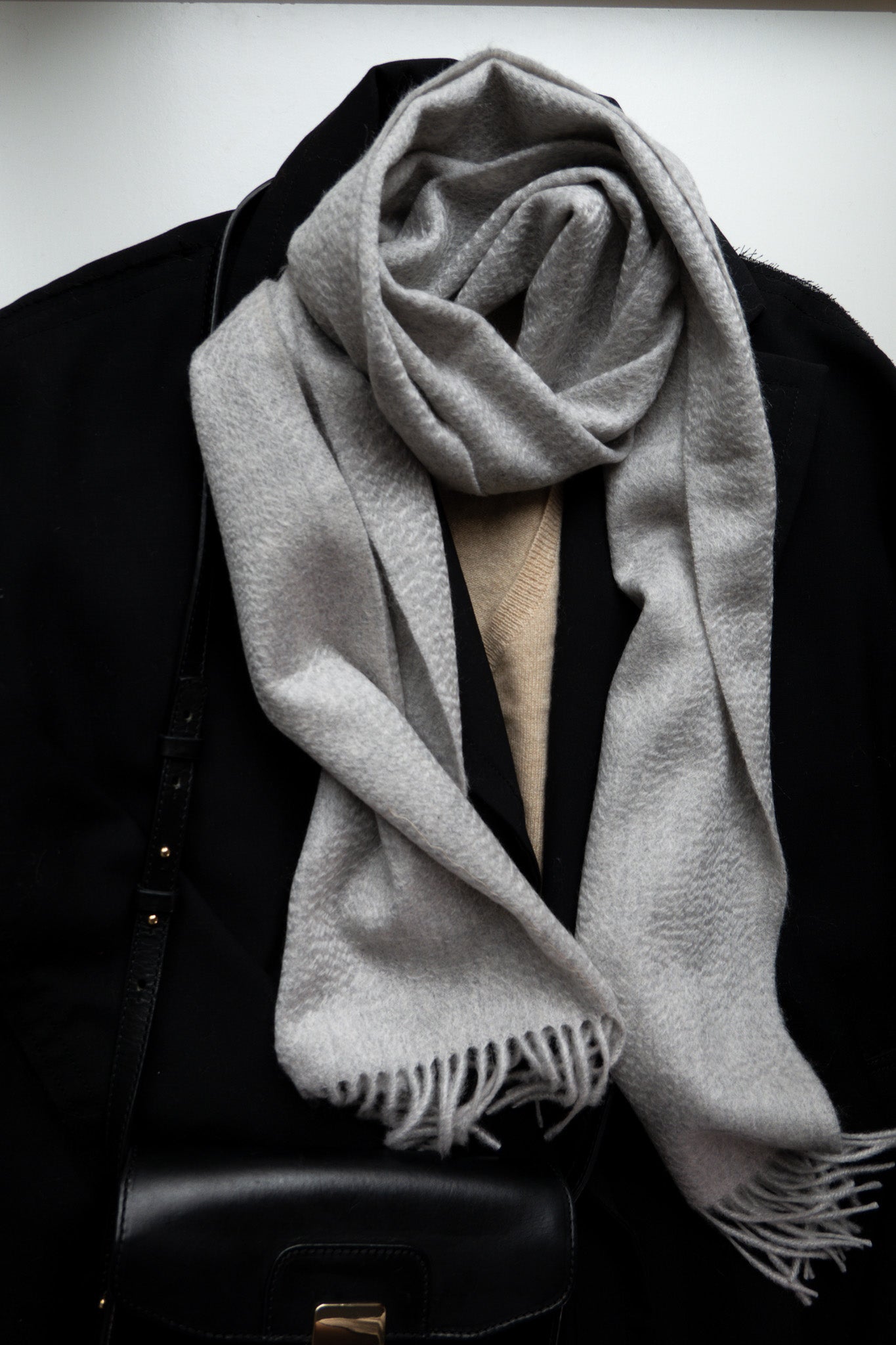 FINE WOVEN - 100% Cashmere Woven Scarf with Fringe