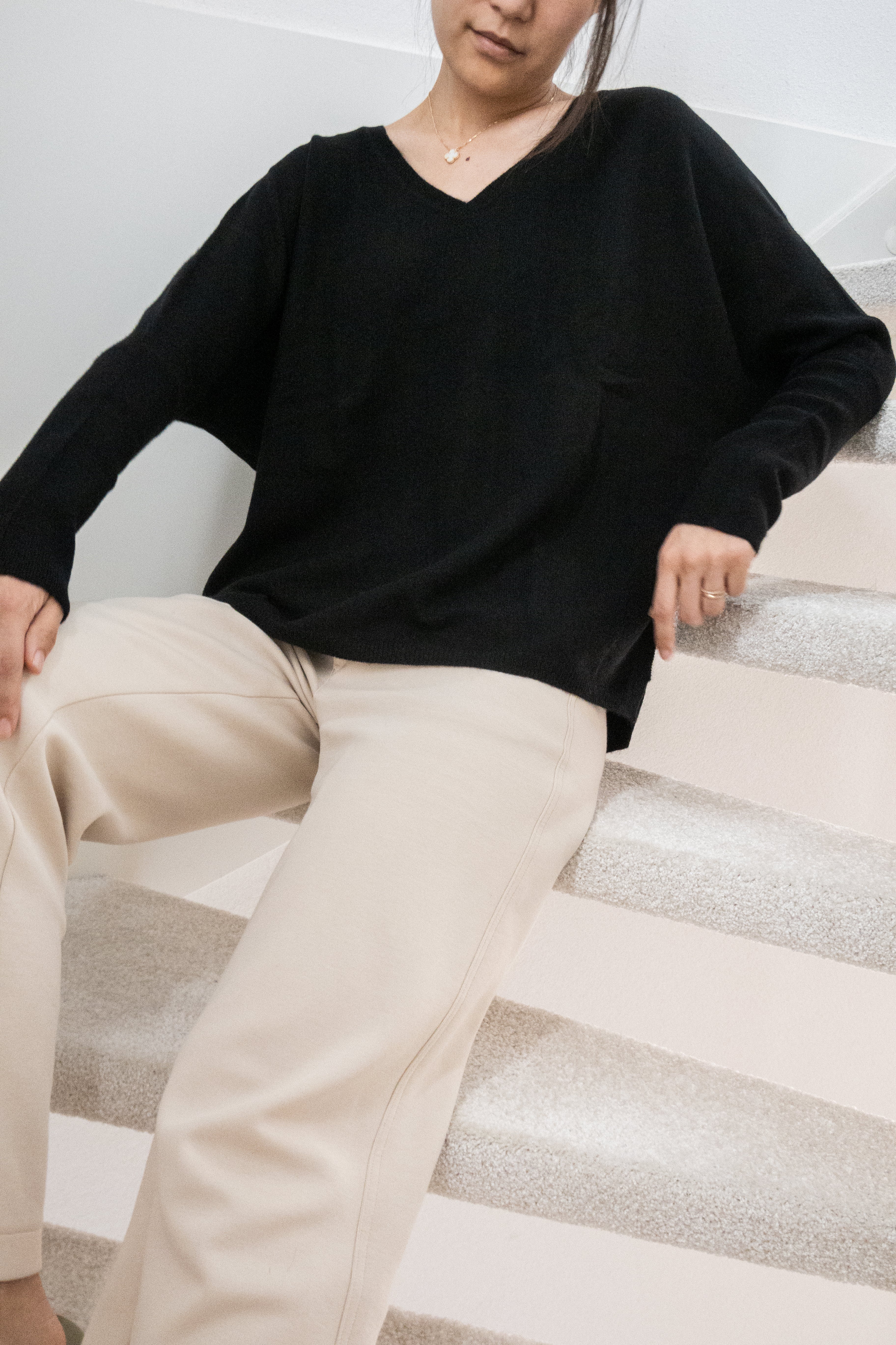 100% Cashmere V-Neck Pullover